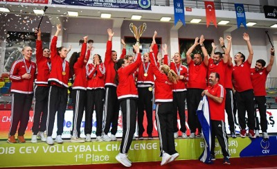 Η απονομή στις θρυλικές κοριτσάρες!