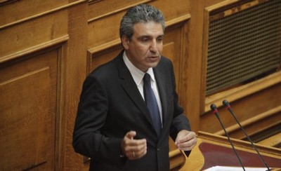 Χθες ζητούσε να... καεί η βουλή, αλλά τώρα ο Φωκάς τη σέβεται!