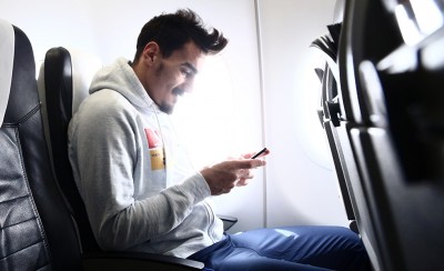 Με απειλητικά μηνύματα τους κρατάνε;