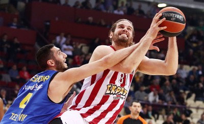 Αποχώρησε κουτσαίνοντας ο Μπόγρης!