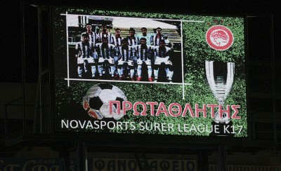 Μπουγέλωμα, πάρτι στα αποδυτήρια και συνθήματα!