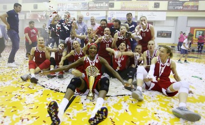 Ο Αυτοκράτορας στον θρόνο του!