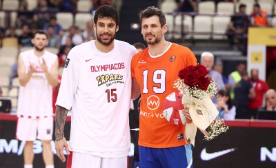 Βράβευσε Μπάρλο ο Θρύλος (video)