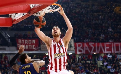 Εντυπωσιακό κάρφωμα από τον Μιλουτίνοφ (video)