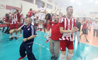 Κρατάει και τον Ράουβερντινκ!