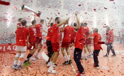 Έξι κινήσεις... ματ και συνεχίζει!