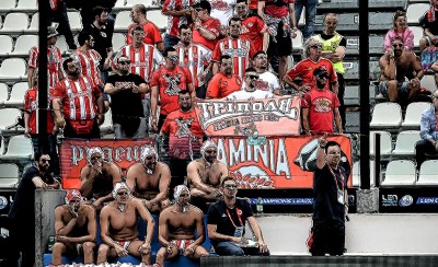 Πάντα κοντά ο κόσμος