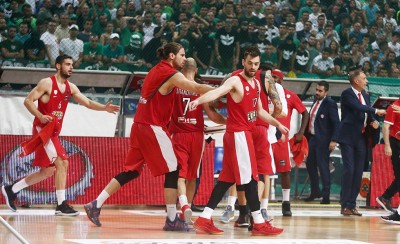 Στο ίδιο έργο θεατές. Θα μείνει όποιος το θέλει...