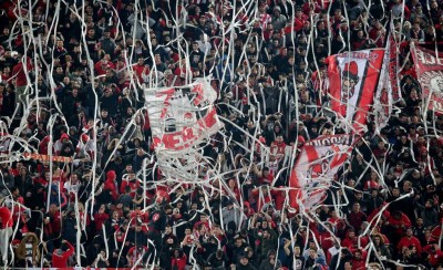 Ο κόσμος δείχνει τη στήριξή του