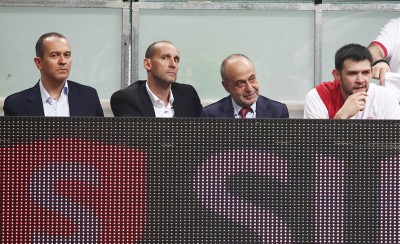 Με Αγγελόπουλους και 