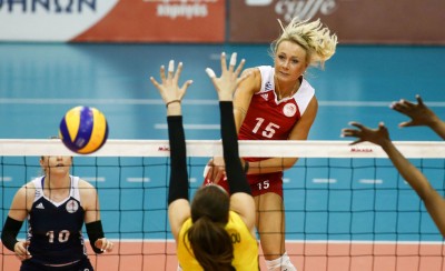 Επιμένει... ελληνικά η Χίπε (photo)