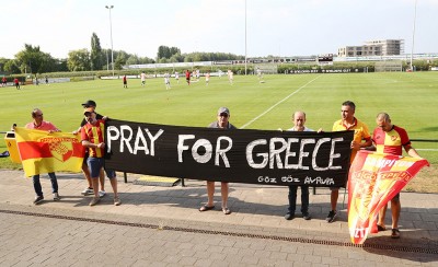 Σήκωσαν πανό για την Ελλάδα οι Τούρκοι!
