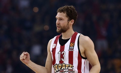 Ο γάμος του Στρέλνιεκς και οι ύμνοι για Ολυμπιακό