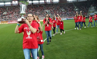 Και η Φιλιώ με την ερυθρόλευκη (photo)