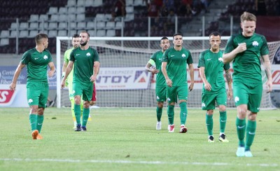 Ζορίζονται μέχρι και φιλικό να κάνουν!