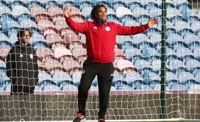 Τερματοφύλακας ο Καρεμπέ, σε σουτ του Μαρτίνς!