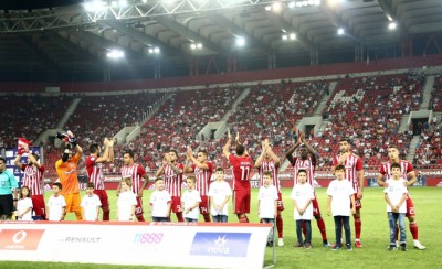 Συνοδεία των παικτών του Ολυμπιακού