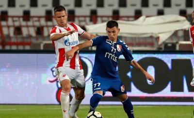 Τον αφήνει να 