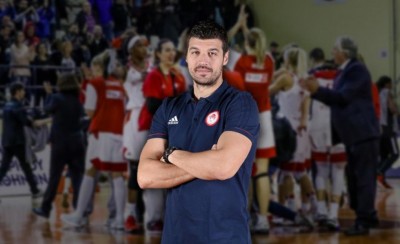 Τα... κολλάει ο κόουτς! (video)