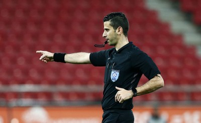 Αυτός σφυρίζει με Λεβαδειακό