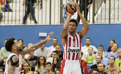 Τεστάρει τις δυνάμεις του