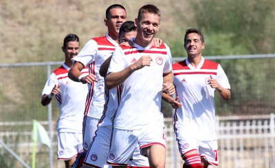 Με το μέρος τους και η παράδοση