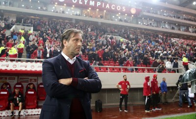 Επιλέγει ανάμεσα σε 