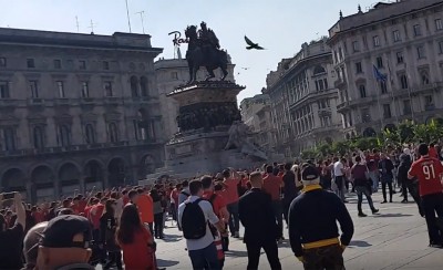 Κατάληψη στην πλατεία, με συνθήματα! (videos)