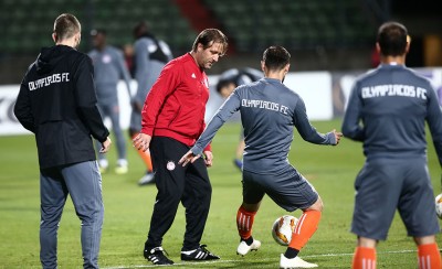 «Μείνετε συγκεντρωμένοι, νικήστε και τους διαιτητές»
