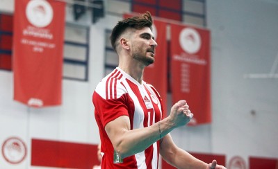 «Είναι βαριά η φανέλα του Ολυμπιακού»