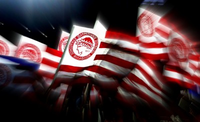 «Δύναμη και υγεία. Ψηλά τις σημαίες μας» (photo)