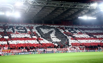 Απόψε, παίζει μπάλα και ο κόσμος!