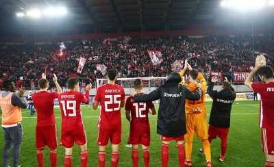 Ομάδα και κόσμος... ΕΝΑ! Ξανά (video)