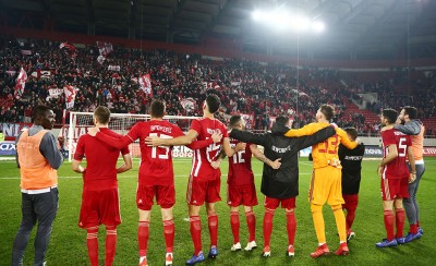 Ομάδα και κόσμος από... ατσάλι!