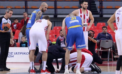 Το βίντεο με την αγκωνιά στον Στρέλνιεκς!