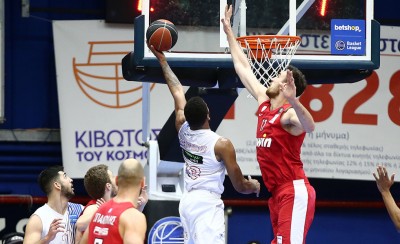 Συνεχίζει να γράφει ιστορία ο Μιλουτίνοφ