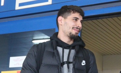 Η «ερυθρόλευκη» άφιξη του Ντίας (photos)