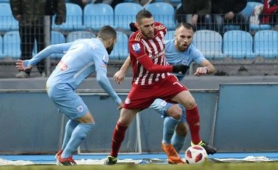 «Τους «χόρεψε» και τους ανάγκασε σε αυτογκόλ (video)