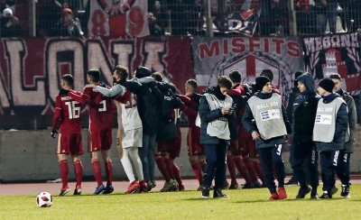 «Πάρτι» σε γήπεδο και εξέδρα (video)