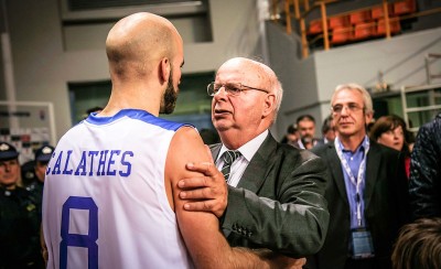 Αυτό περιμένουμε τόσα χρόνια, να κάνεις... αποκαλύψεις!