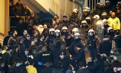 Τη γλιτώνει η ΑΕΚ με σκάνδαλο