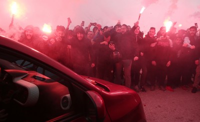 Οι... ντόπες του κόσμου στην «ερυθρόλευκη» αποστολή (video)