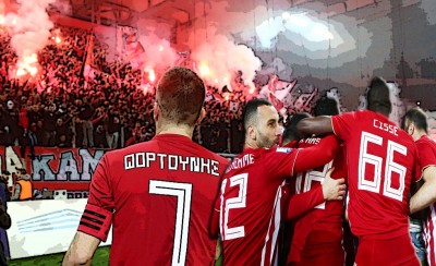 Η θάλασσα του Πειραιά...
