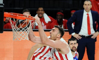 Στρέλνιεκς πασάρει, Μιλουτίνοφ καρφώνει (video)