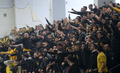 Φτυσιές, βρισιές, είσοδος χούλιγκαν και προπηλακισμοί