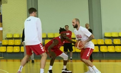 Αποφασίζει για Ουέμπερ