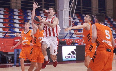 Δεύτερη σερί νίκη για τον Θρύλο