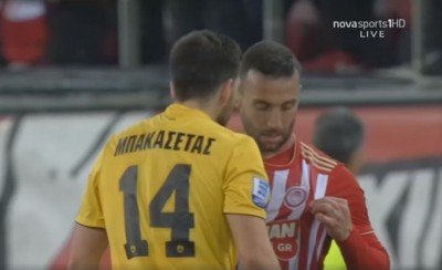 «Μπακασέτα, θες τη φανέλα μου;»