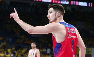 Παίζουν Ντε Κολό και Χίγκινς