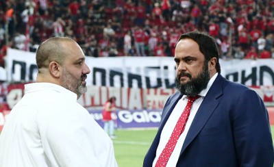 «Το ατσάλι δένει από τα χτυπήματα, δε λυγίζει. Χρόνια πολλά...»